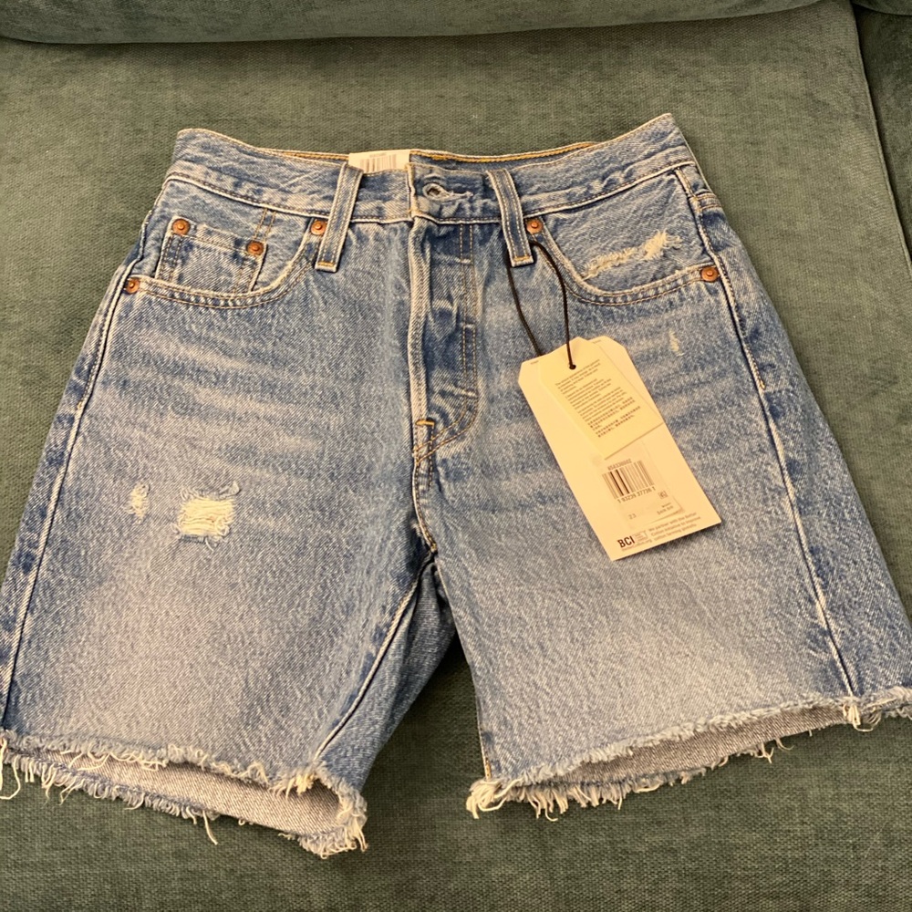 ✨SOLD✨ NWT Never worn Levi shorts